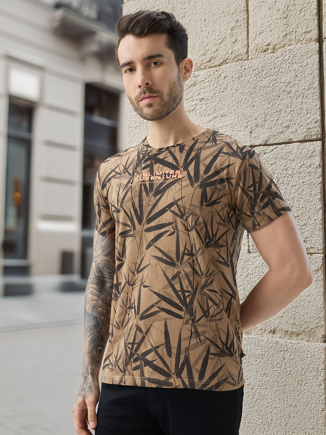 Men's Round Neck Half Sleeve All Over Tropical Print T-Shirt M BROWN SQ-RN-25595-BROWN