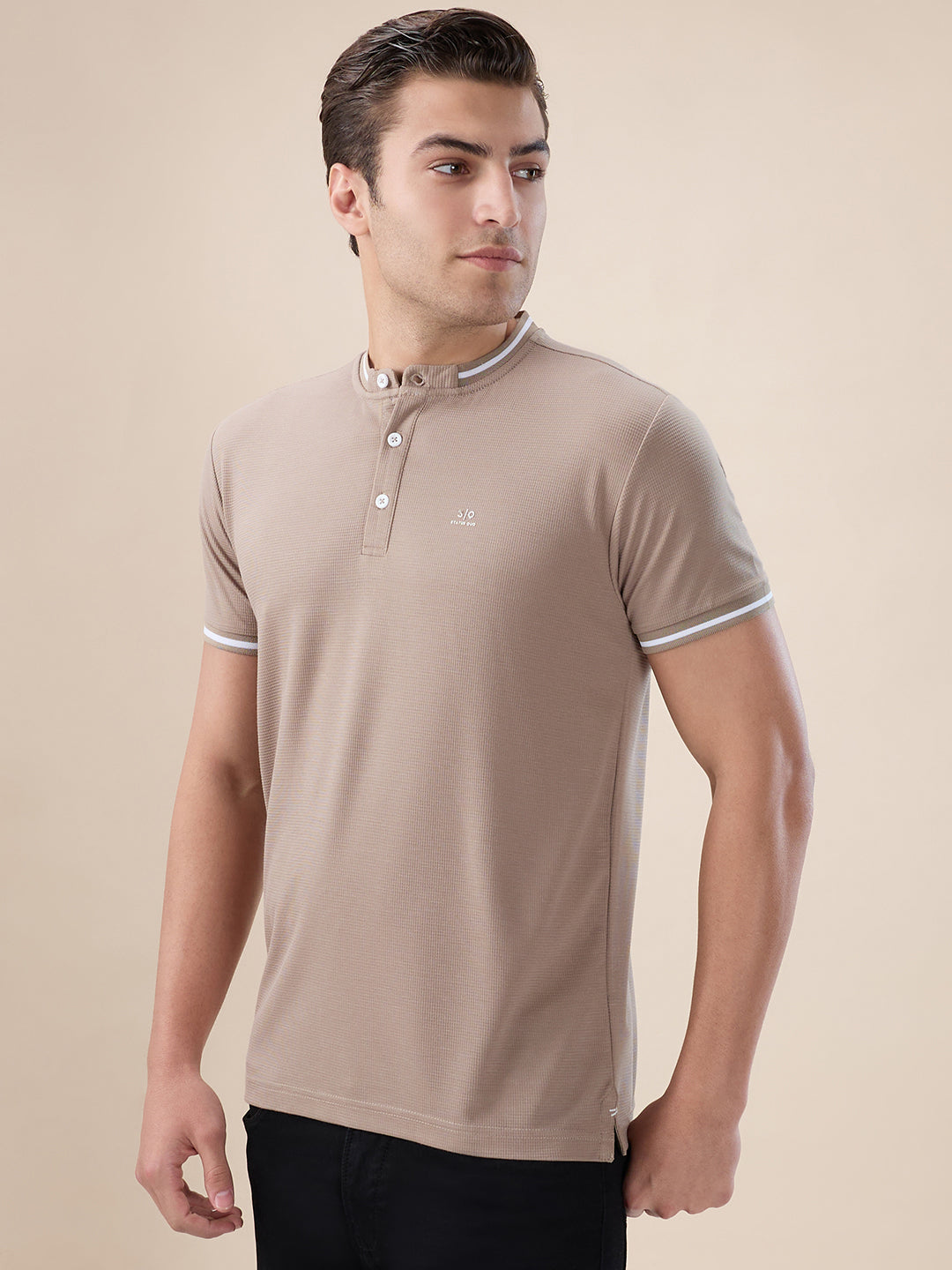 Mens Solid Henley Neck Half Sleeves Regular Fit T-shirt Secondary image