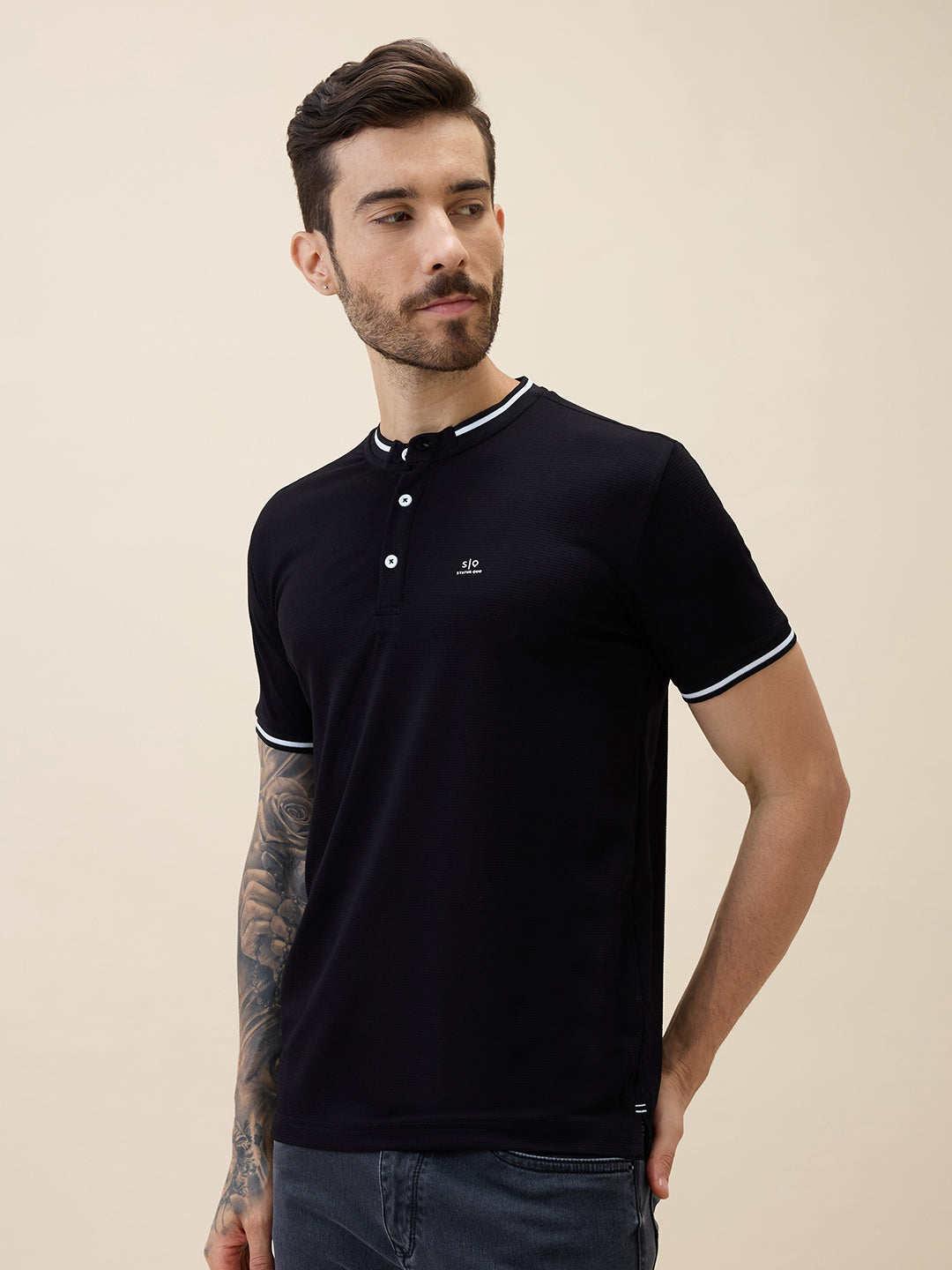 Men's Solid Henley Neck Half Sleeves Regular Fit Tshirt Secondary image