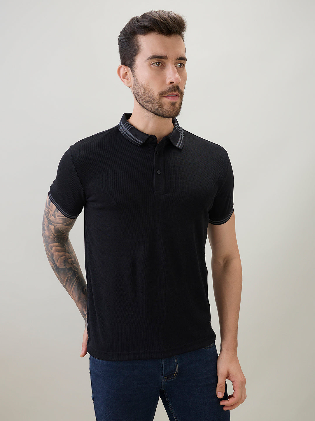 Men's Solid Polo T-Shirt with Tipped Sleeves and Collar