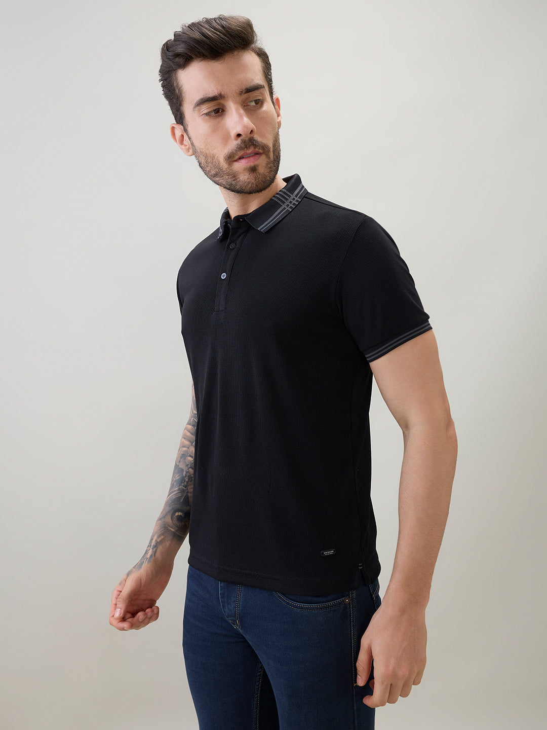 Men's Solid Polo T-Shirt with Tipped Sleeves and Collar Secondary image