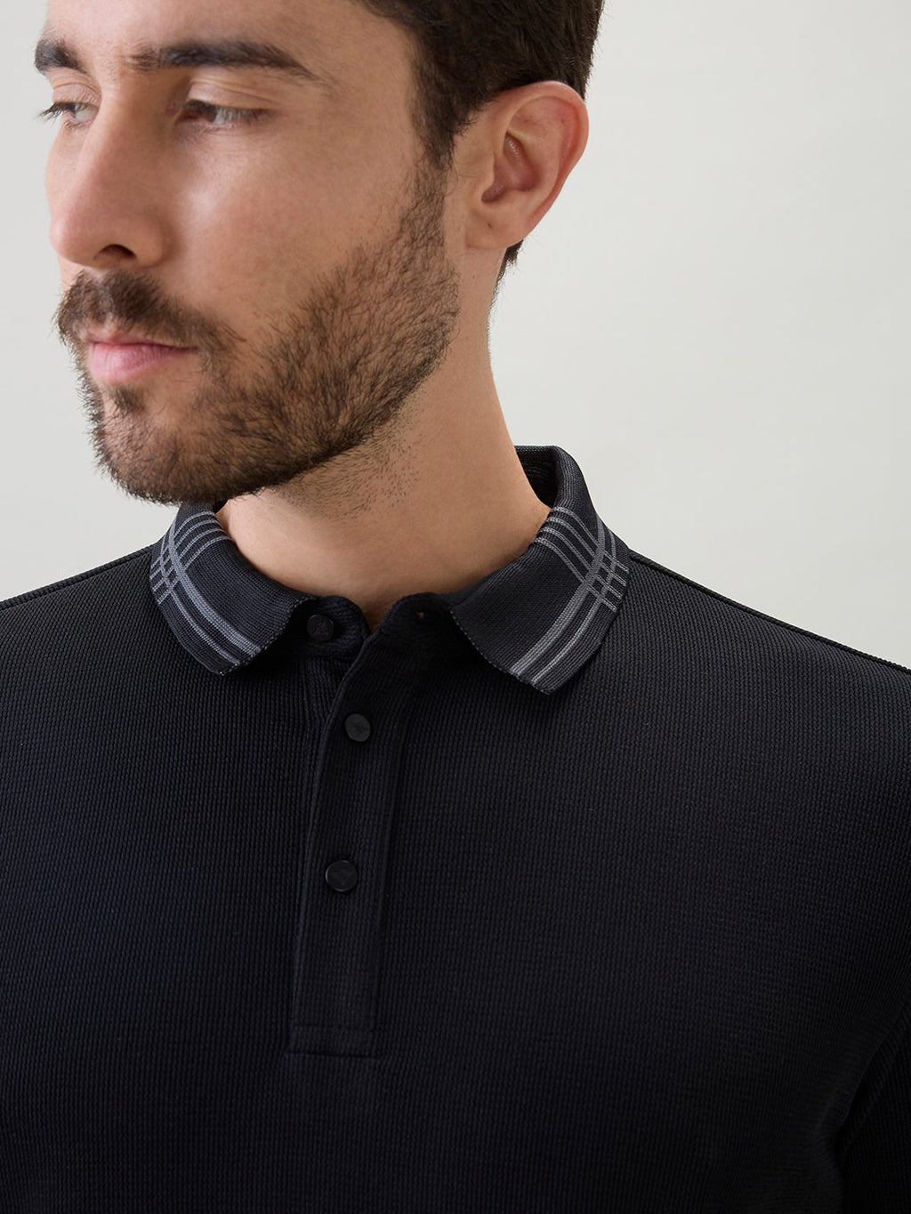 Men's Solid Polo T-Shirt with Tipped Sleeves and Collar