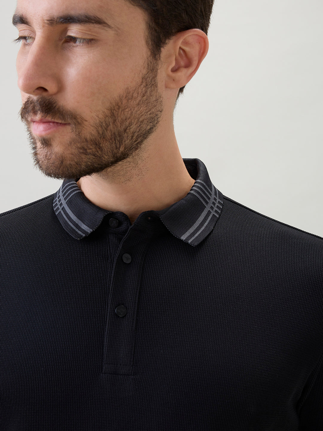 Men's Solid Polo T-Shirt with Tipped Sleeves and Collar