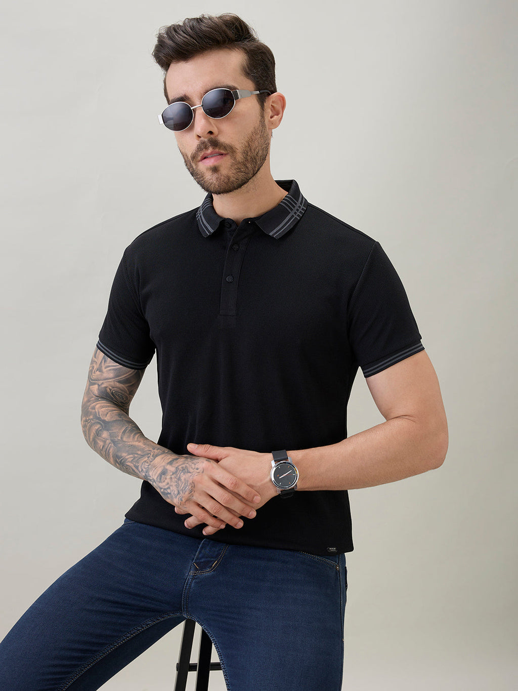 Men's Solid Polo T-Shirt with Tipped Sleeves and Collar