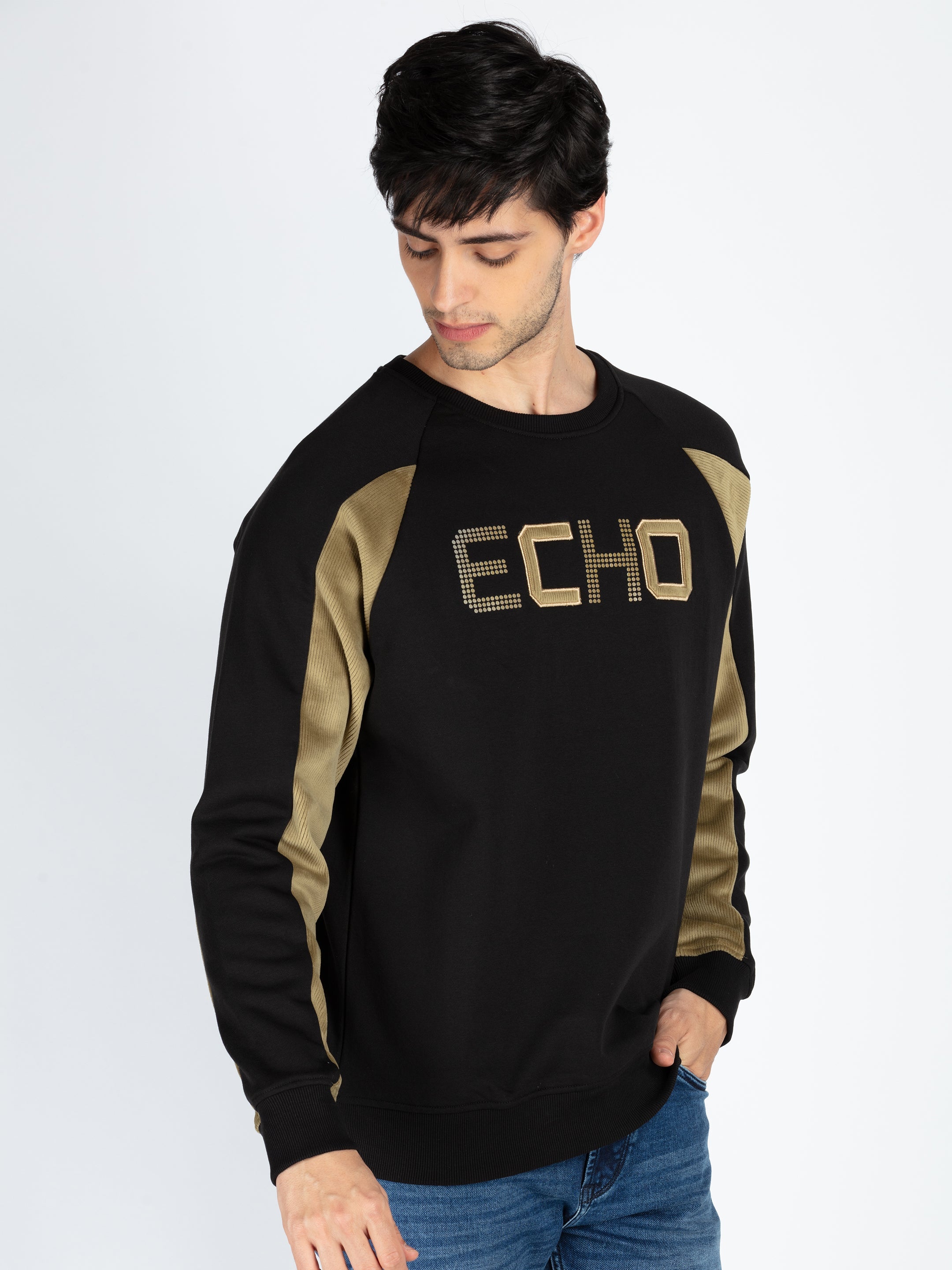 Mens Colorblocked Round Neck Full Sleeve Sweatshirt Secondary image