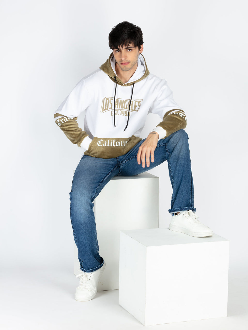 Mens Colorblocked Full Sleeve Hooded Sweatshirt