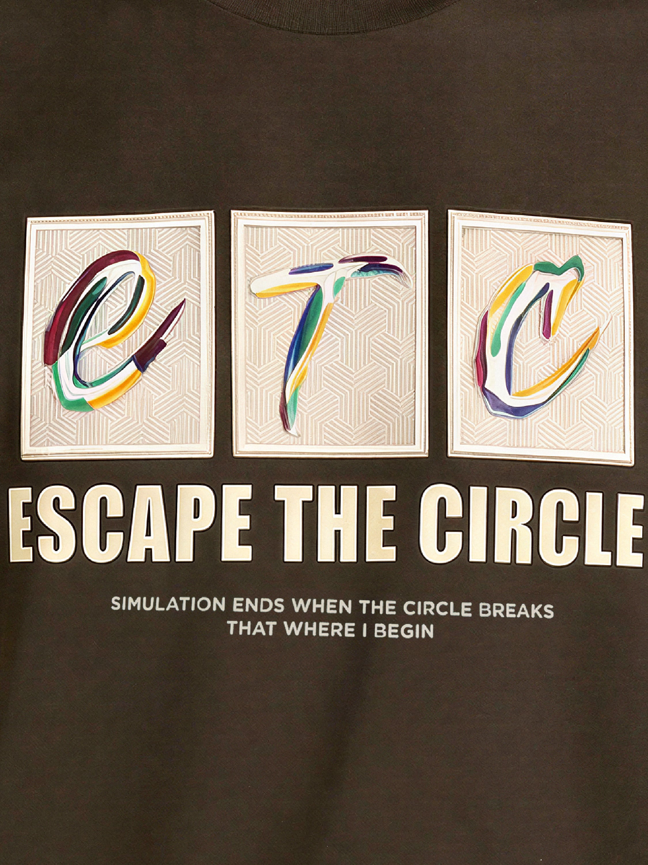 "Escape the Circle·Graphic T-shirt