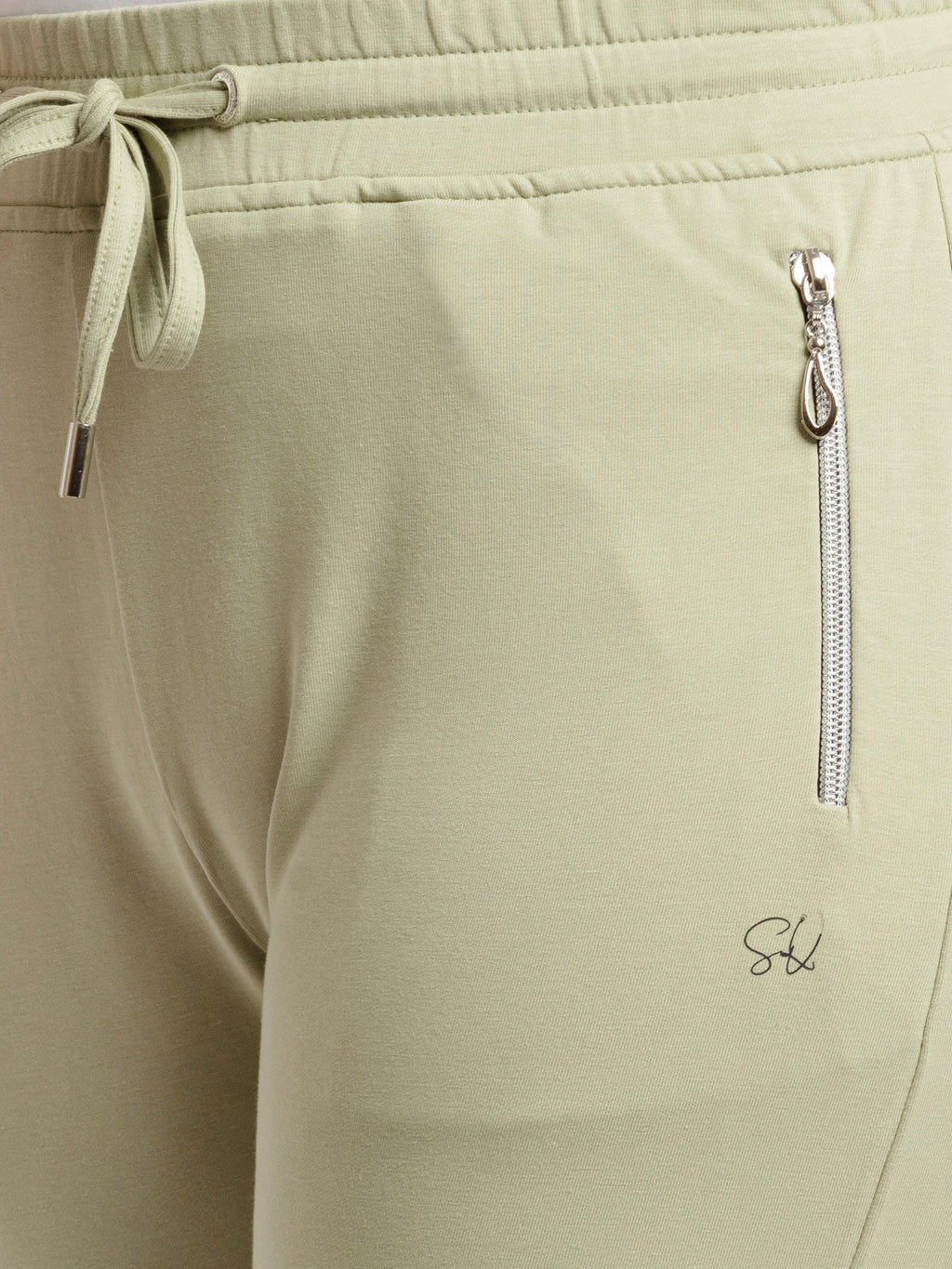 regular fit pants