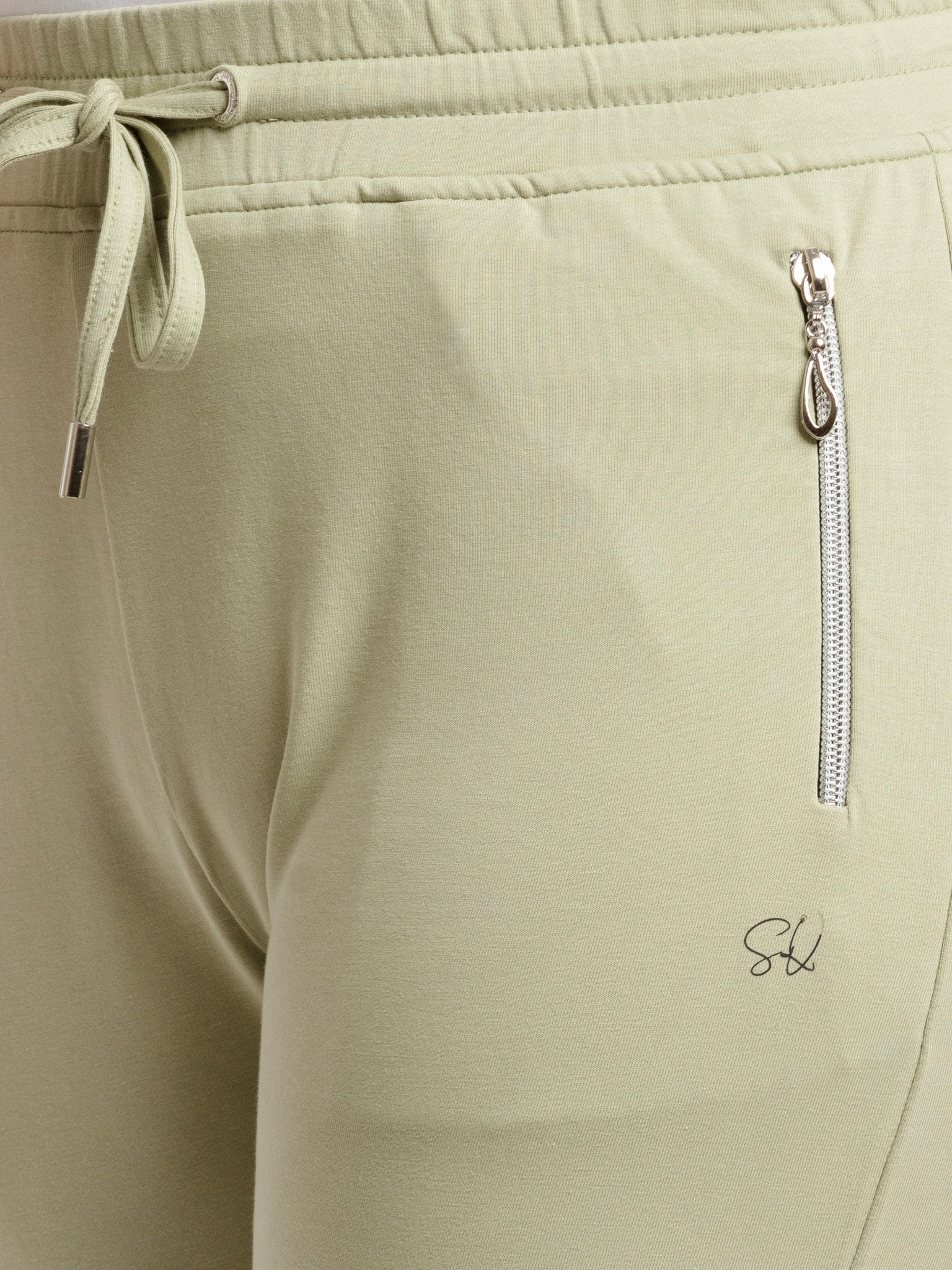 regular fit pants