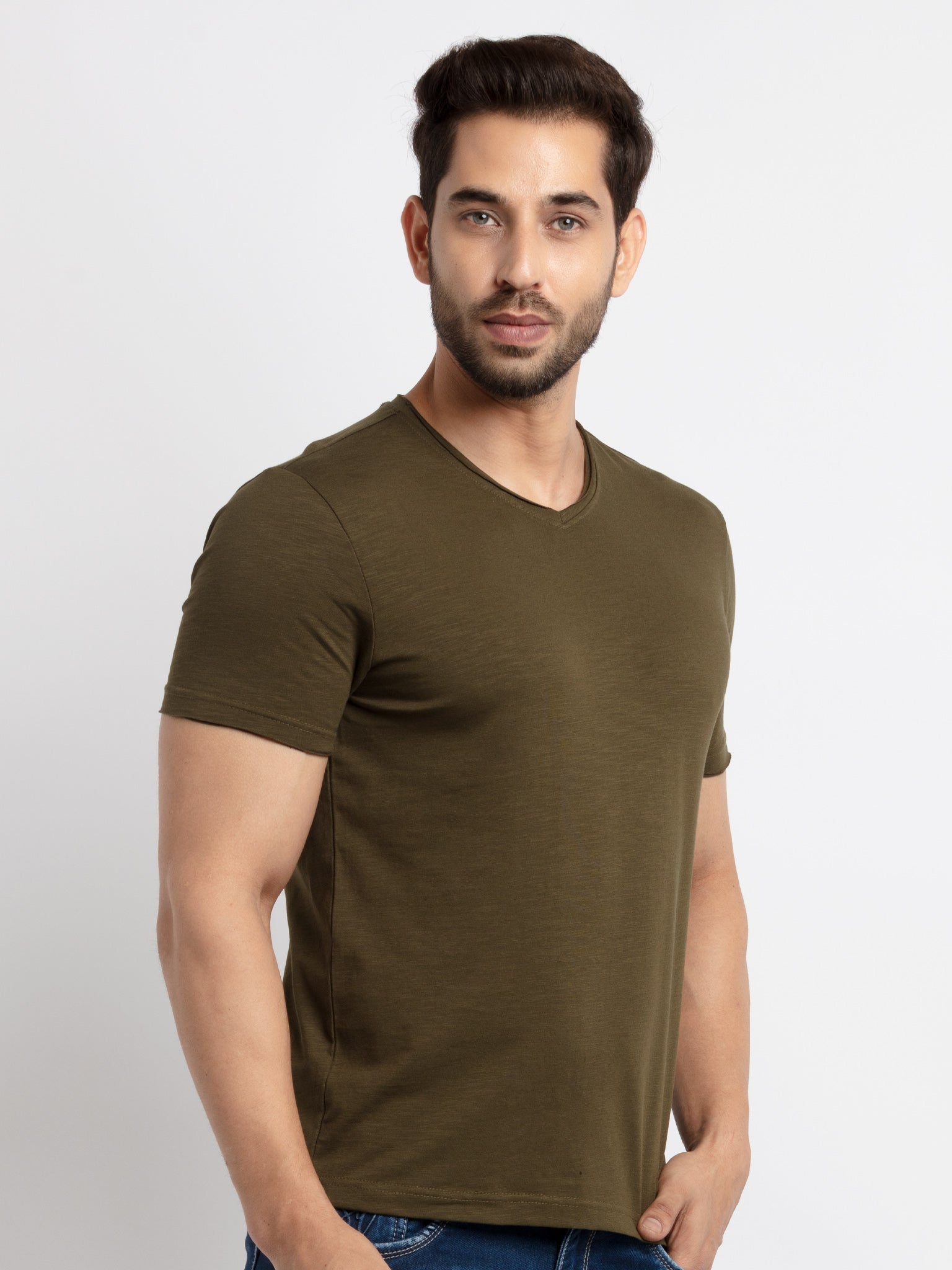 Mens Basic Taperd Fit V- Neck T-Shirt