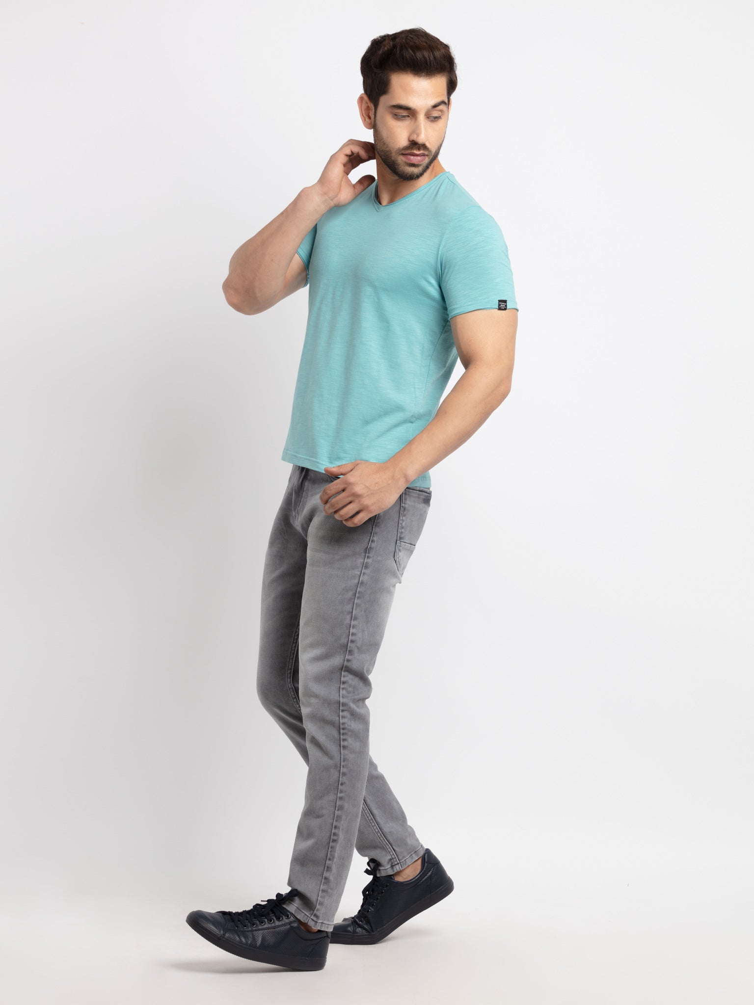 Mens Basic Taperd Fit V- Neck T-Shirt