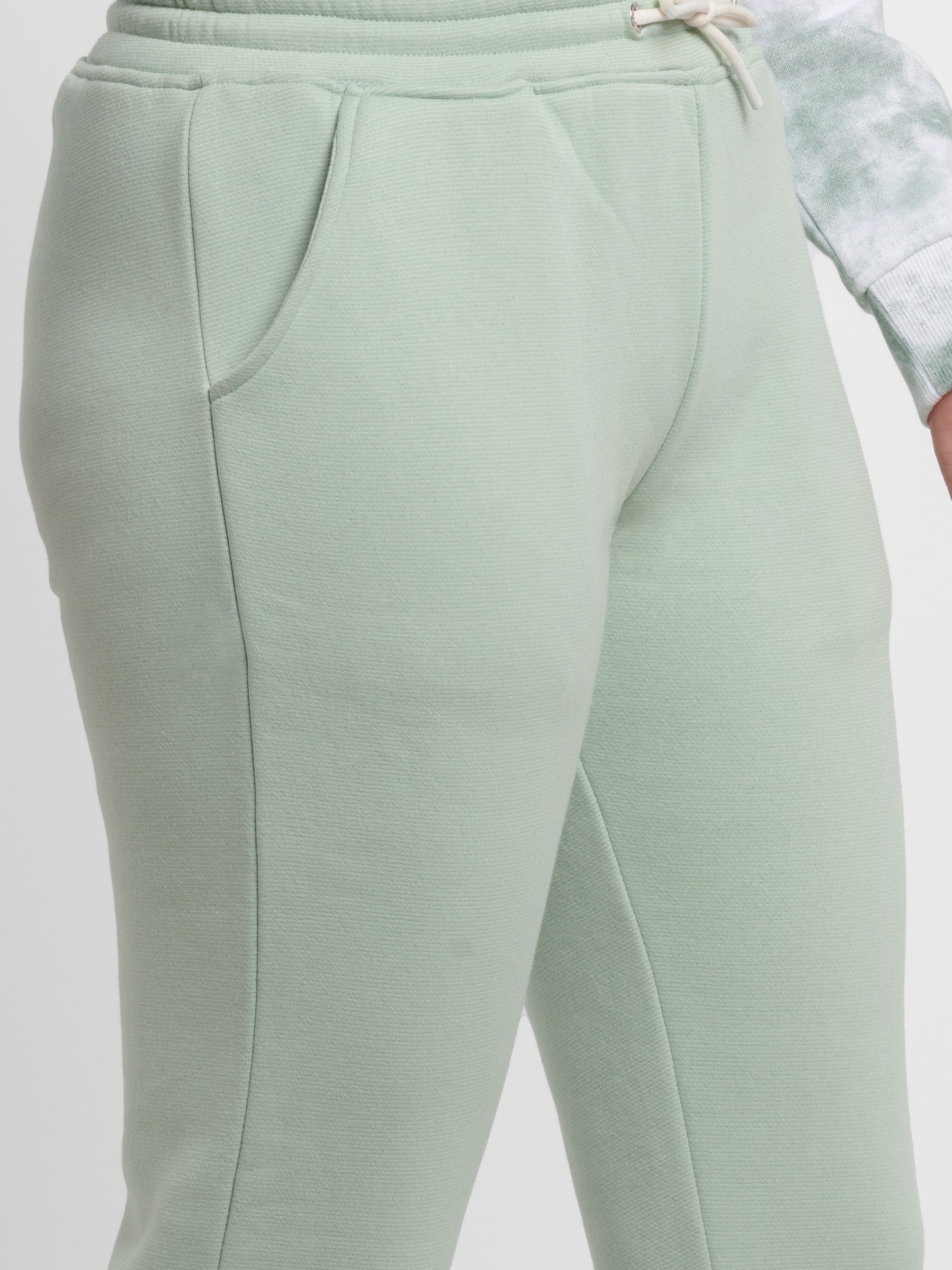regular fit pants